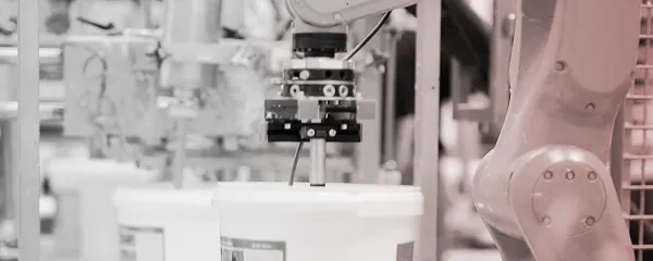Eimerlinie mit Roboter